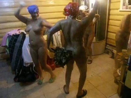Зрелые русские женщины парятся в бане